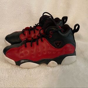 Youth boys tennis shoes